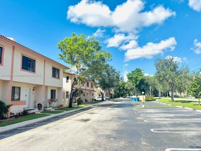 9090 NW 40th St in Coral Springs, FL - Building Photo - Building Photo