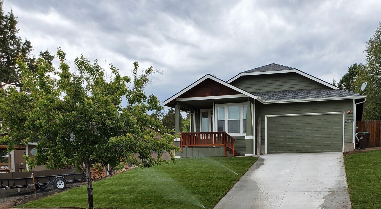 2601 NE Bobbi Ct in Prineville, OR - Building Photo