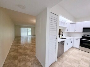 1110 SW 125th Ave in Pembroke Pines, FL - Building Photo - Building Photo