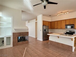 10137 Crest Brook Pl in Las Vegas, NV - Building Photo - Building Photo