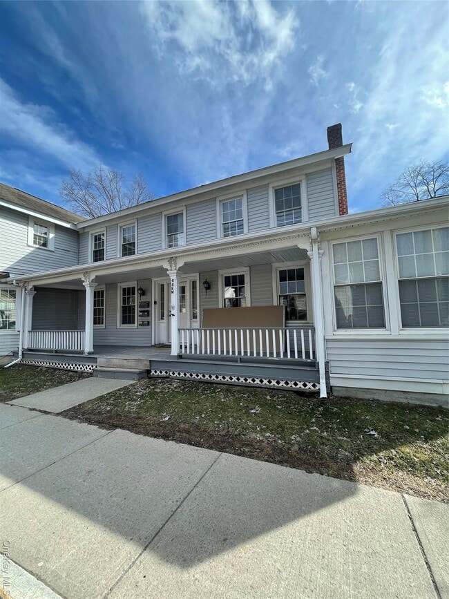 44 E Market St in Red Hook, NY - Building Photo - Building Photo