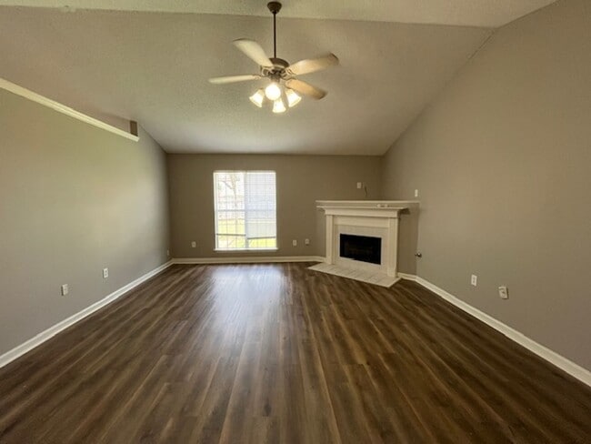 1882 Cresent Ln in Southaven, MS - Building Photo - Building Photo