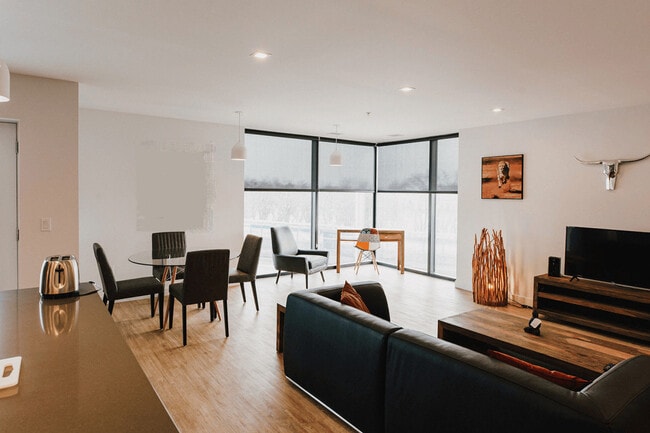 221 Stradbrook Ave, Unit SI ID1223072P