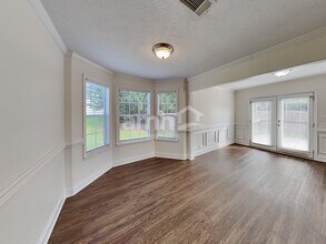 5959 River Oaks Dr in Flowery Branch, GA - Building Photo - Building Photo