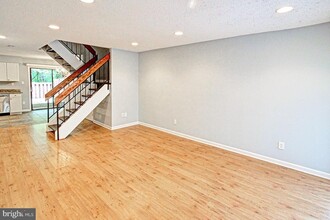2278 White Cornus Ln in Reston, VA - Building Photo - Building Photo