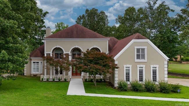 property at 2213 Doral Dr