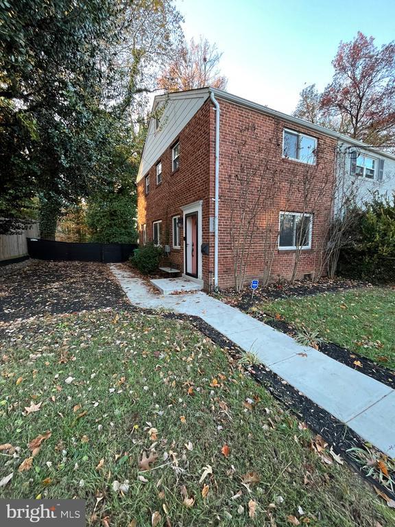 property at 2217 Gaylord Dr