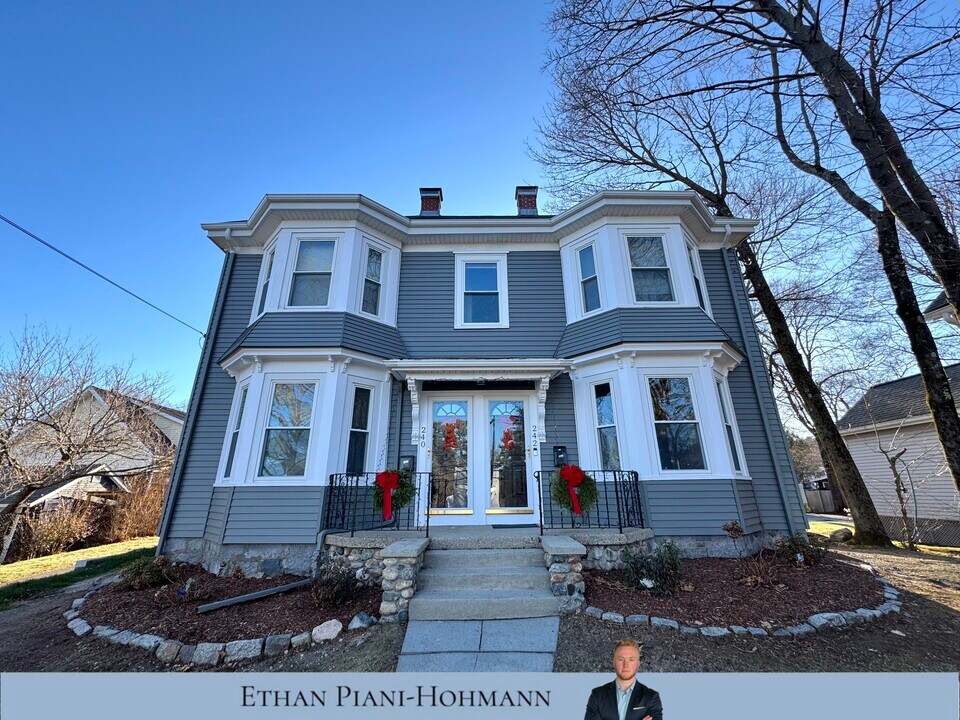 240 Dale St in Waltham, MA - Building Photo