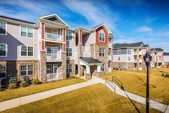 12509 Crown Park Ct, Unit B1 in Charlotte, NC - Building Photo - Building Photo