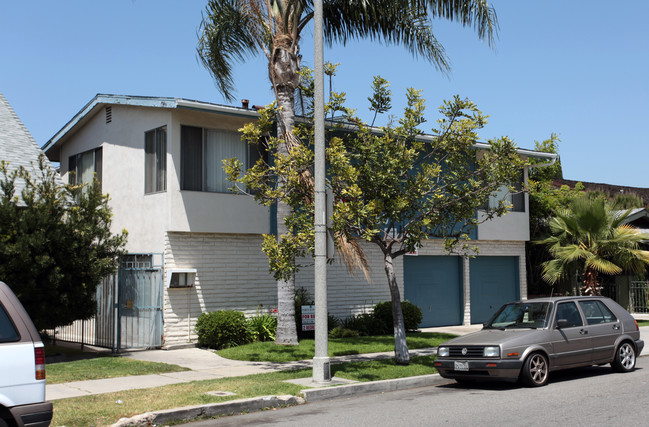 Temple Apartments in Long Beach, CA - Foto de edificio - Building Photo