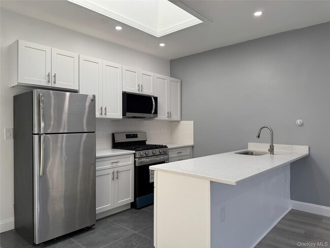 209-211-211 Main St in Farmingdale, NY - Building Photo - Building Photo