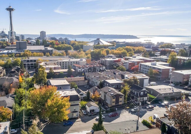 Aloha Apartments in Seattle, WA - Building Photo - Building Photo