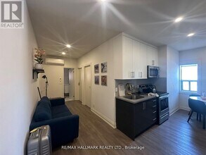 595 St Clair Ave W in Toronto, ON - Building Photo - Building Photo