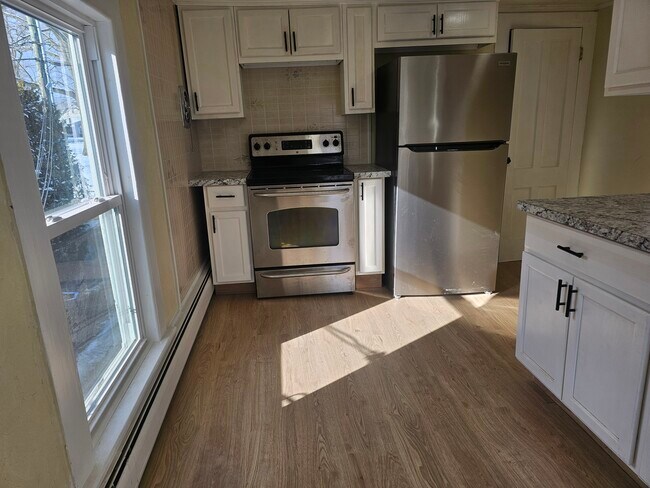 22 Myrtle St in Manchester, CT - Building Photo - Building Photo