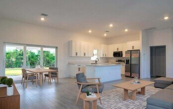 10235 Stonecrop Ave in Englewood, FL - Building Photo - Building Photo