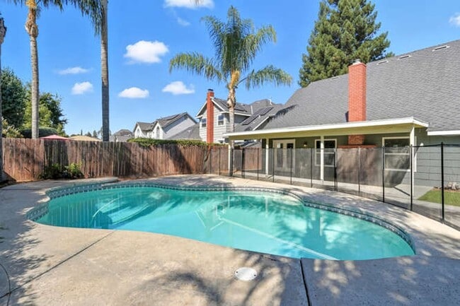 2319 E Birch Ave in Fresno, CA - Building Photo - Building Photo