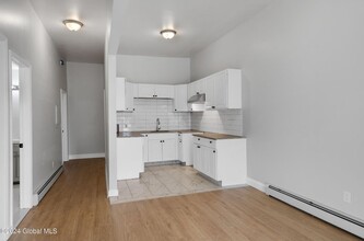 13 Delaware St in Albany, NY - Building Photo - Building Photo