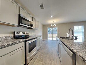 110 Boat Clb Ln in Lexington, SC - Foto de edificio - Building Photo