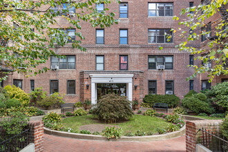 The Lincoln in Forest Hills, NY - Building Photo - Building Photo