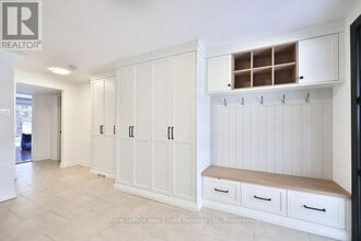 482 Anthony Dr in Oakville, ON - Building Photo - Building Photo