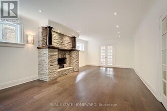 15 Pine Crescent in Toronto, ON - Building Photo - Building Photo