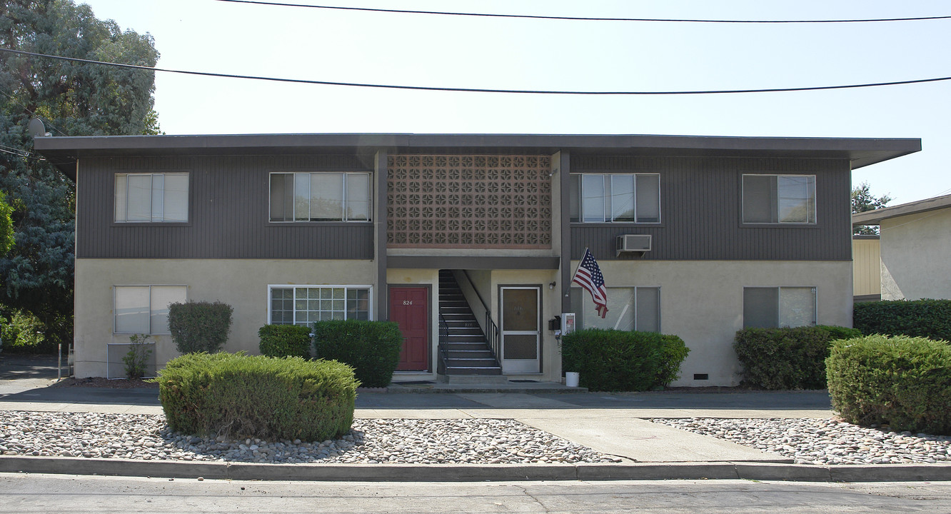 816 Robinson St in Martinez, CA - Foto de edificio