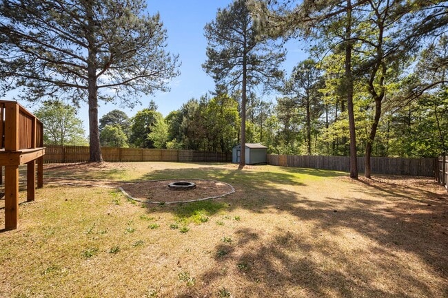 686 Colonial Hills Dr in Lillington, NC - Building Photo - Building Photo
