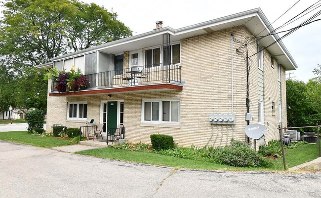 5501 W Morgan Ave, Unit 2 in Greenfield, WI - Foto de edificio - Building Photo