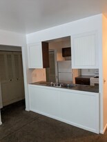 695 Capital Ave NE in Battle Creek, MI - Building Photo