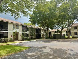 702 Gardens Dr in Pompano Beach, FL - Building Photo