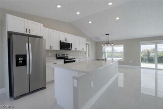 111 NW 19th Pl in Cape Coral, FL - Building Photo - Building Photo