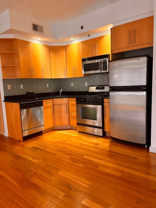 701 Monroe St in Hoboken, NJ - Building Photo - Building Photo