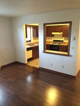 Immaculate Updated 2 Bedroom in Rockford, IL - Building Photo - Building Photo