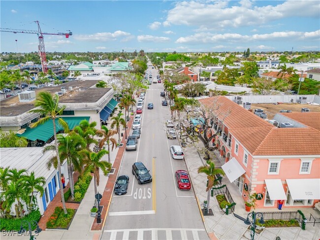 1499 3rd St S in Naples, FL - Foto de edificio - Building Photo