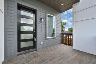 2104 Bringhurst St in Houston, TX - Building Photo - Building Photo