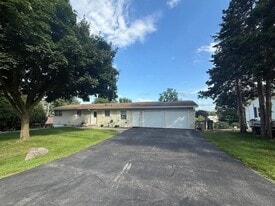 6383 Everest Dr in Madison, WI - Building Photo