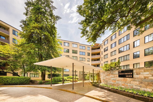 The Crestwood Apartments in Washington, DC - Foto de edificio - Building Photo