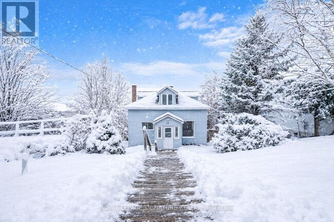 property at 79 Poyntz St