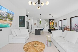 4468 NW 80th Ave in Doral, FL - Building Photo - Building Photo