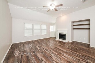 216 Cedar Crest Dr in Justin, TX - Foto de edificio - Building Photo