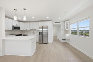 670 Monaco Ct in Delray Beach, FL - Building Photo