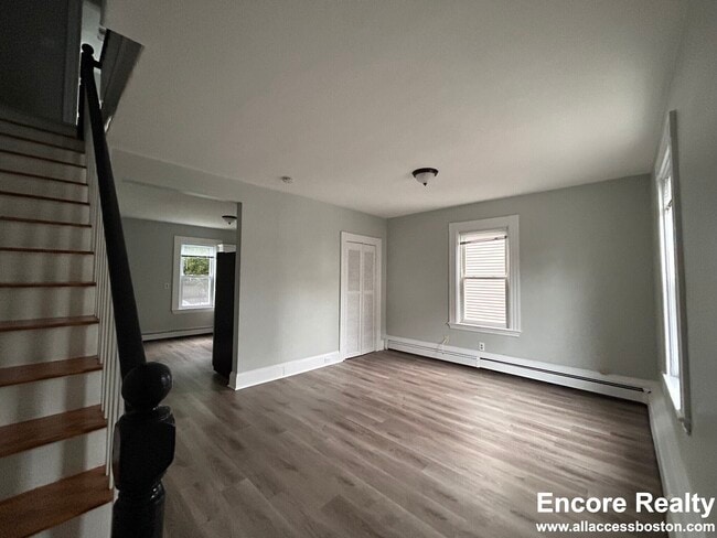 property at 6 Swetts Ct