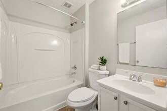 6423 Hunters Creek Blvd in Louisville, KY - Building Photo - Building Photo