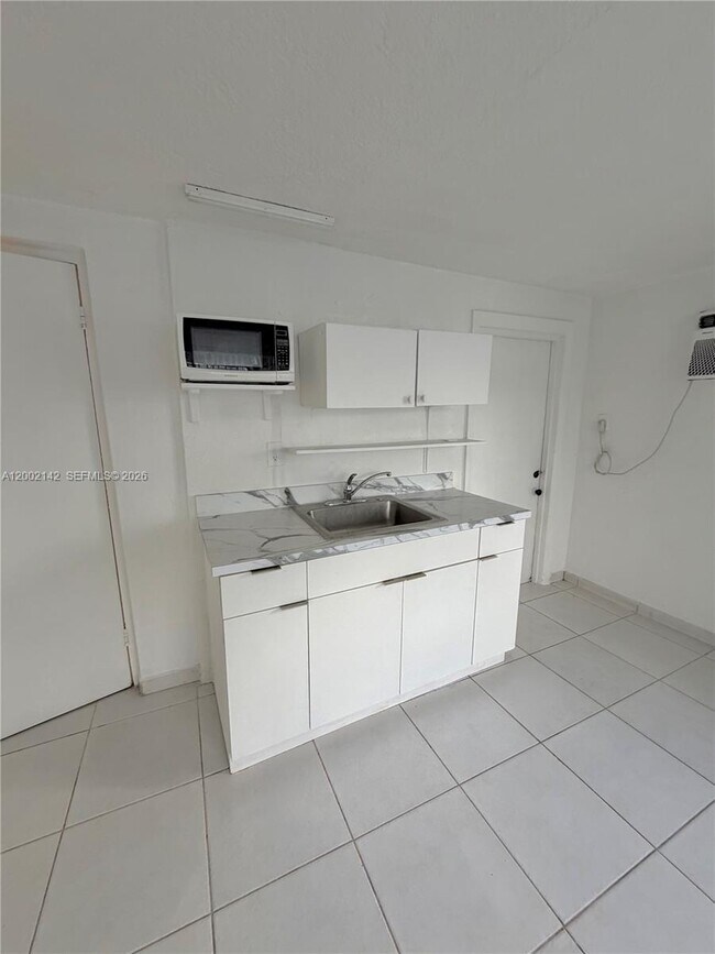 3390 W 12th Ave in Hialeah, FL - Building Photo - Building Photo