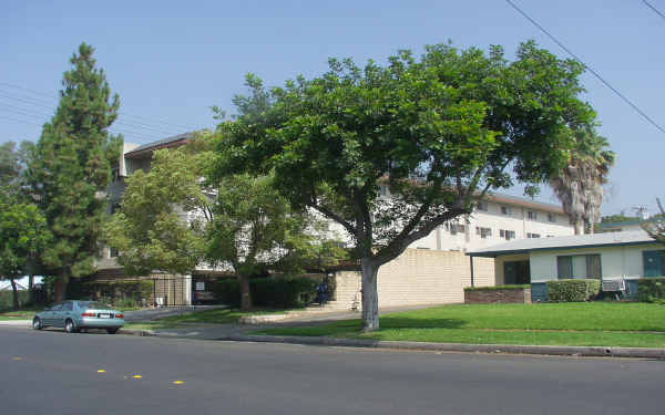 Cedar Park Apartments in Alhambra, CA - Building Photo