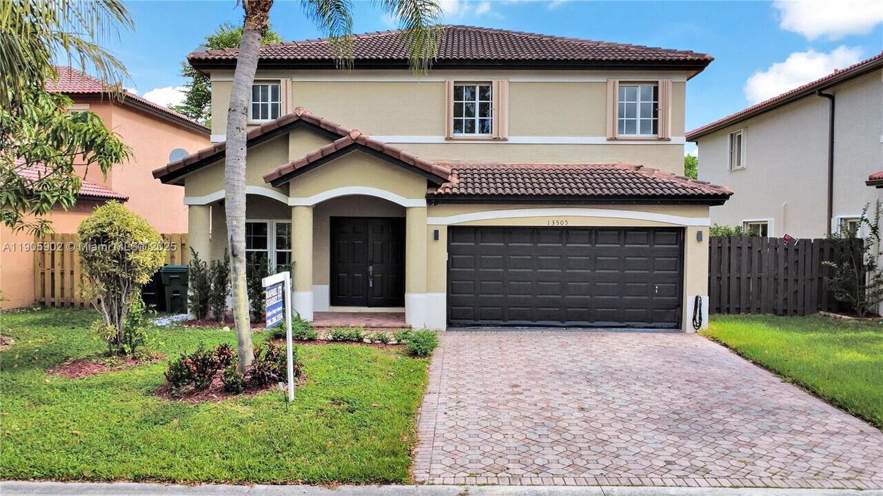 13505 SW 122nd Ave in Miami, FL - Building Photo