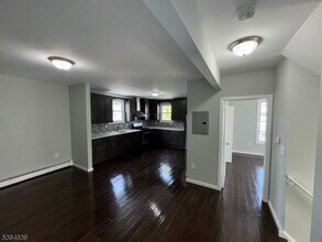 37 William St in East Orange, NJ - Building Photo - Building Photo