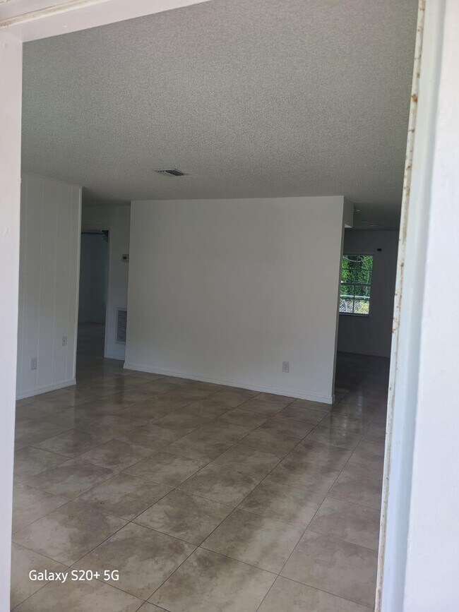2813 Anne St in Fort Pierce, FL - Building Photo - Building Photo
