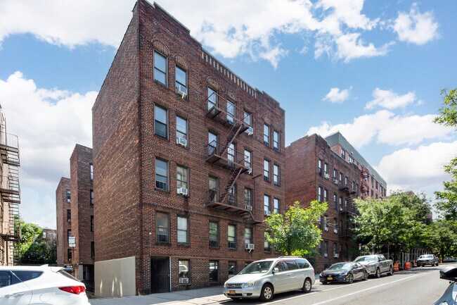 4115 51st St in Woodside, NY - Foto de edificio - Building Photo