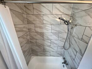 5 E Glebe Rd, Unit C in Alexandria, VA - Foto de edificio - Building Photo